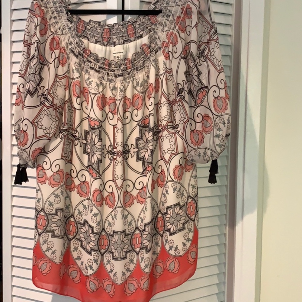 Cream/Peach/Black pattern